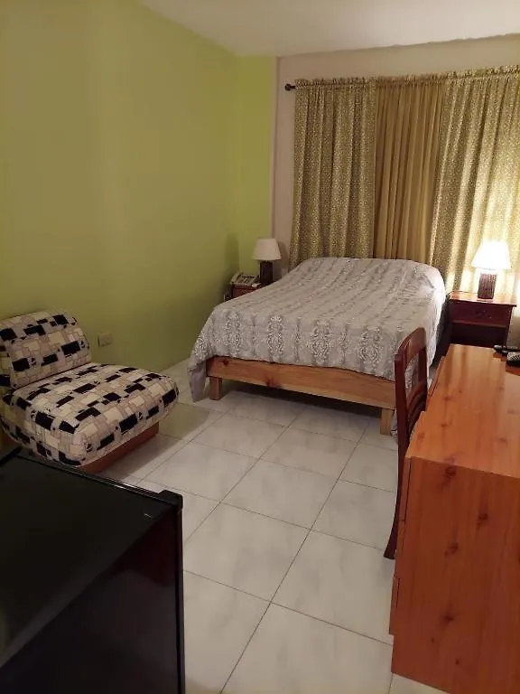 Pogas Inn Kingston Hotel